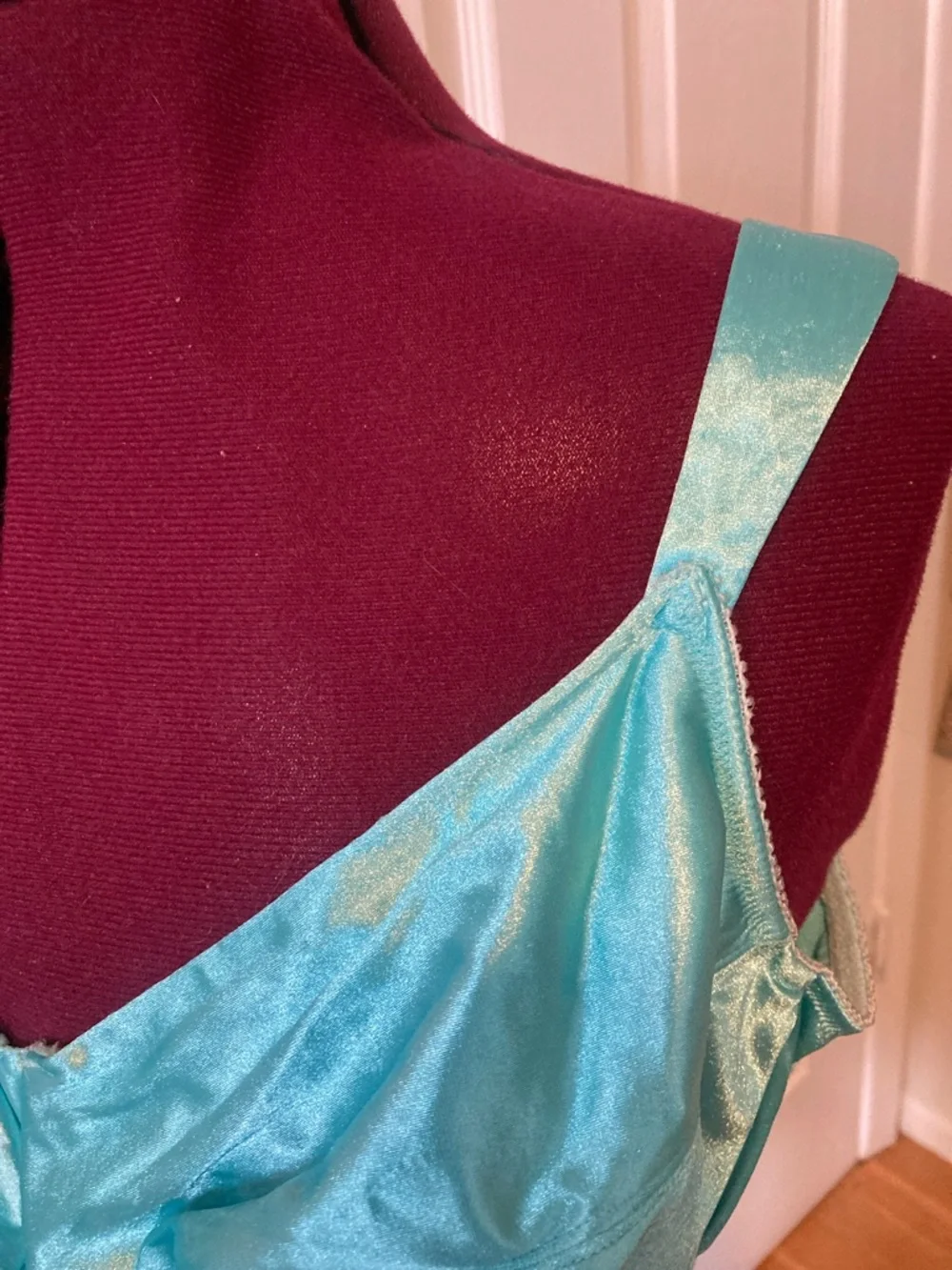 Victoria's Secret Shiny Aqua Satin Underwire Bra 38D - Picture 4 of 5